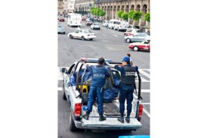 Berg 02 Mexican Police stand guard on the back of a truck in Mexico City