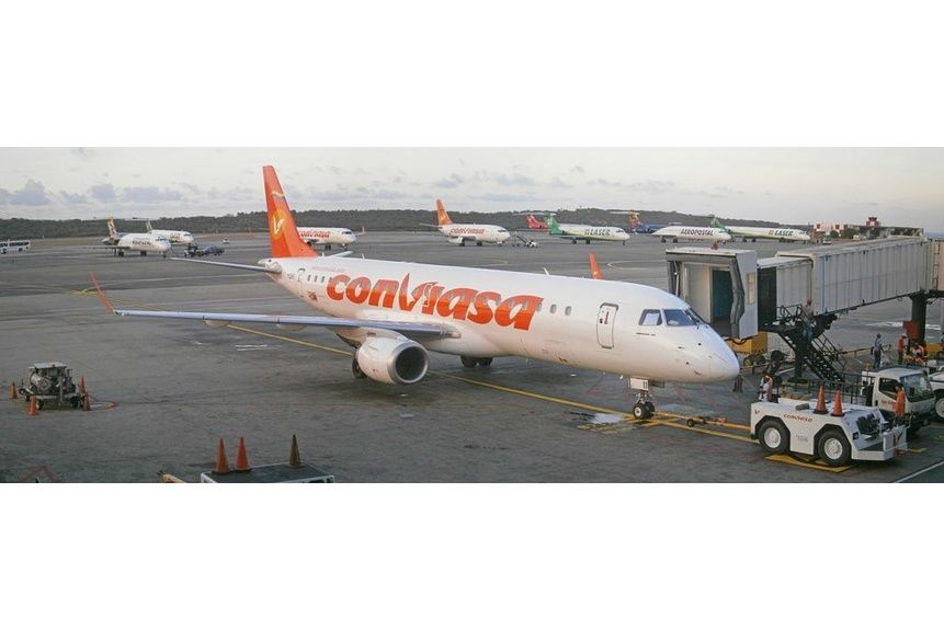 OLYMPUS DIGITAL CAMERA Berg 02 Venezuelan plane from the state owned airline Conviasa at Simon Bolivar Airport in Caracas